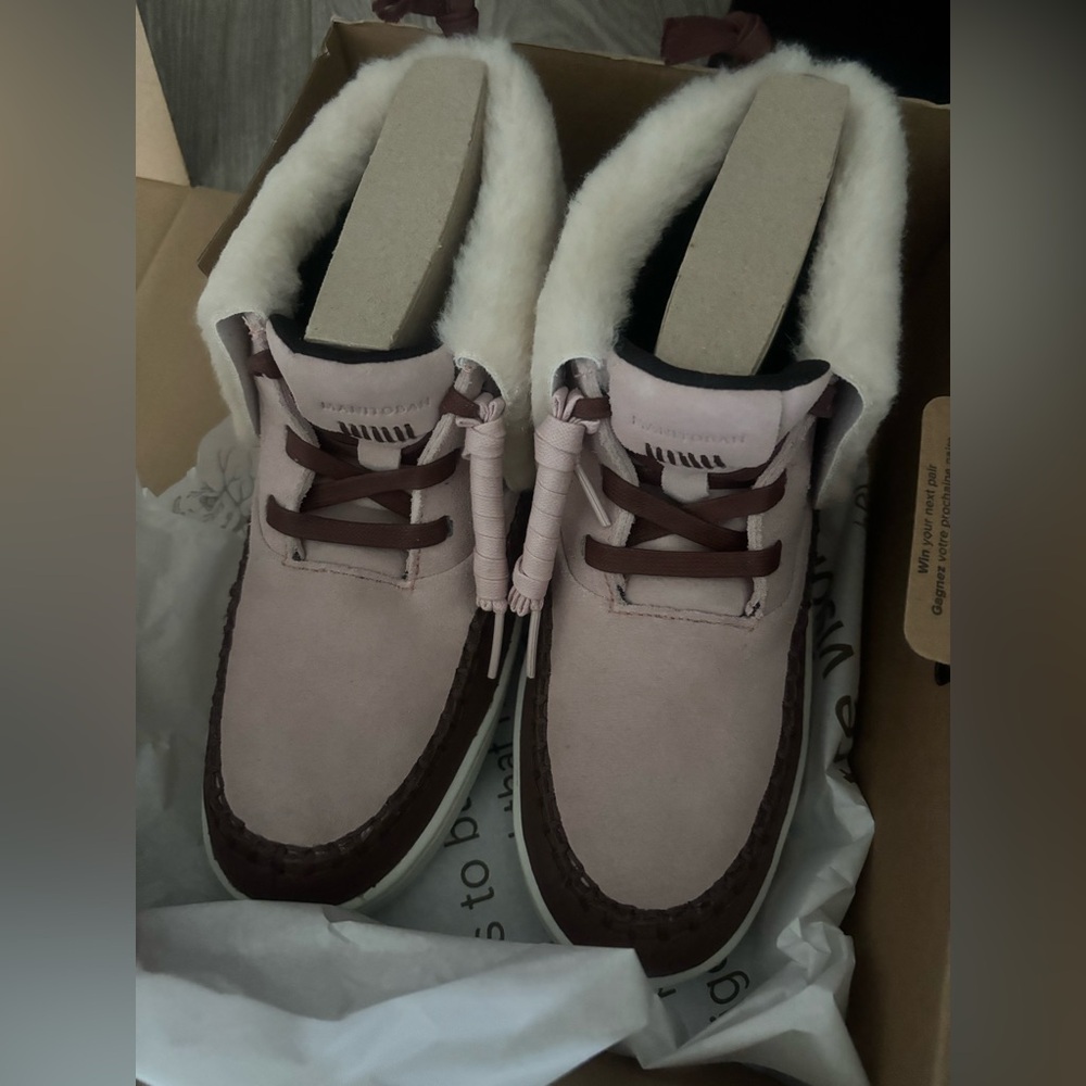 NIB MANITOBAH MUKLUKS SKODEN ANKLE BOOTS PINK/BROWN SZ 9